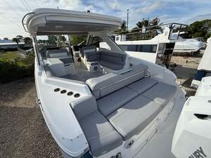 Bateaux Bowrider LX36 2026 Exceptionnels, Légers, Haute Efficacité, Fabrication Artisanale - Product Image 3