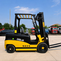 Chariot élévateur électrique compact WOMI 1,5T 2T avec batterie au plomb, mât à deux étages et pneus pleins pour la construction et l'entreposage