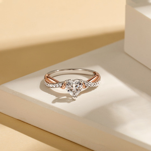แหวนเพชรรูปหัวใจสองสี Jeulia Amore 18K โรสโกลด์และชุบโรเดียม - Product Image 4