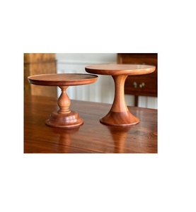Présentoir à gâteau en bois surélevé avec un look unique fait à la main pour convenir aux desserts contemporains ou vintage. - Product Image 5