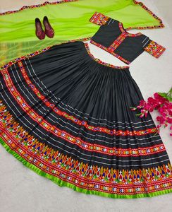 Nuevo diseñador Navratri Lehenga-Choli con Dupatta Set Material de rayón para adultos - Product Image 4