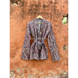 แจ็กเก็ตฤดูหนาวของผู้หญิงลายดอกไม้ผ้าฝ้ายถักมือเสื้อคลุมอาบน้ำแบบปักดีไซน์ชาติพันธุ์ขายส่ง - Product Image 2