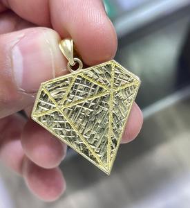 Colgante de Oro de 10k con Forma de Superman, Oro Real de 10k Sólido, 4.2 Gramos en Total - Product Image 5