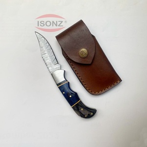 Couteau pliant personnalisé fait main en damas avec étui en cuir - Product Image 1