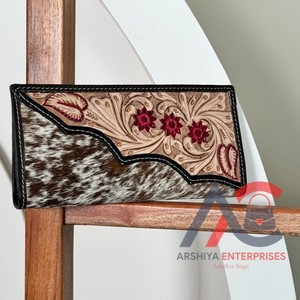 เคสโทรศัพท์หนังคลัทช์มือสไตล์ตะวันตกแกะสลักมือมีสไตล์สีเทอร์ควอยส์สี - Product Image 1