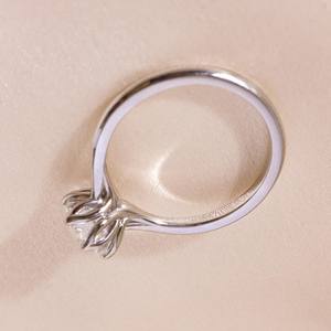 แหวนหมั้นเพชรโมอิสทรงกลมตัด8มม. | ชุดโซลิแทร์แบบคลาสสิค6ง่าม | เครื่องประดับเจ้าสาวสีทองหรือสีเงิน - Product Image 2