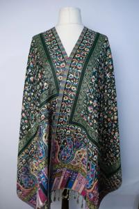 ผ้าคลุมไหล่ฤดูหนาวสไตล์แคชเมียร์ พร้อมลายปักสีขาวอย่างประณีต ผลิตจากโพลีเอสเตอร์ ลายเรียบง่าย อุ่นสบายและมีสไตล์ - Product Image 3