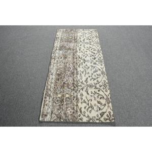 Alfombra Vintage de 1.8x4.1 pies, Alfombra Turca Pequeña, Alfombra Floral Marrón y Blanca - Product Image 1