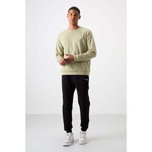 Conjunto Deportivo Air Jones para Hombre, Corte Cómodo, Bordado, Mezcla de Algodón, Textura Suave y Gruesa, Color Verde Menta Claro y Negro, Dos Piezas - Product Image 1