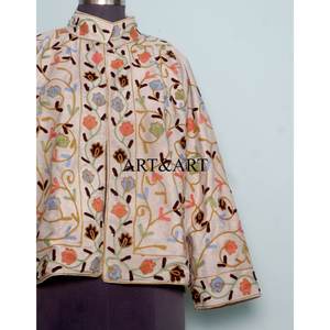 Veste matelassée en velours pour femme, brodée à la main, motif floral Suzani, 100% coton, tissu tissé, écologique, rapide - Product Image 2