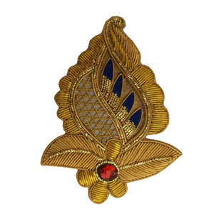 Parche Bordado a Mano de Lujo con Hilo Metálico sobre Tela de Fieltro Negra, Insignia Americana para Blazer - Product Image 1