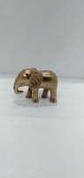 Ensemble moderne et écologique de 2 sculptures de singes en or et argent pour la décoration de la maison et des hôtels, présentation sur table