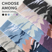 Nouveau Design laine équipage chaussettes athlétiques pour hommes Polyester broderie No Show auto-chauffant thermique adapté à la randonnée Trekking 2025