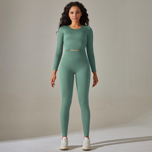 Nouvel arrivage de vêtements de sport de couleur unie sans couture avec logo personnalisé pour femmes de 4 pièces costumes élastiques de conception à la mode pour filles - Product Image 4