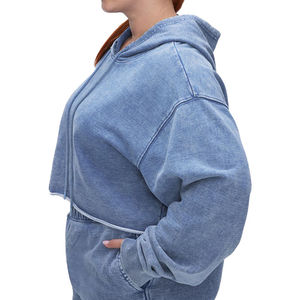 Pull à capuche tendance pour femmes, effet délavé, coupe courte, manches longues tombantes, ourlet coupé, broderie 3D personnalisée - Product Image 6