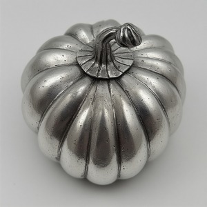 Escultura de calabaza de aluminio clásica, hecha a mano con esmalte antiguo, mezcla de arte y espíritu para el centro de mesa de Halloween - Product Image 6