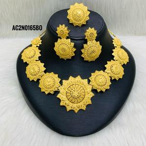 Ensemble de colliers de mode plaqué or - Product Image 1