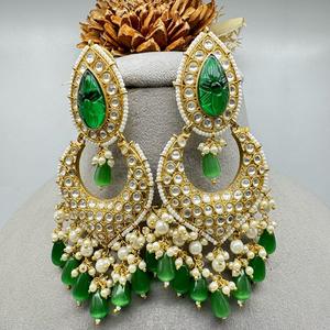 Pendientes Tradicionales Indios de Latón de Lujo para Mujer, Joyería Elegante Chapada en Oro para Bodas, Regalos y Otras Ocasiones Especiales - Product Image 1