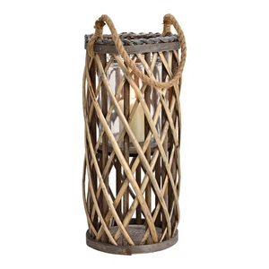 Linterna de vela festiva con detalles en blanco y recortes de copos de nieve para la decoración del hogar de temporada y el ambiente de invierno - Product Image 6