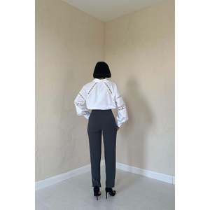 Pantalones de Pierna Ajustada con Pliegues Ahumados - Ahumados - Product Image 4