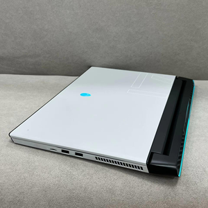 Ordinateur portable 17,3 pouces avec processeur I7 Core, carte graphique Geforce RTX 3060, 16 Go de RAM, 512 Go de SSD pour ordinateur de jeu Alienware M17R4 - Product Image 3