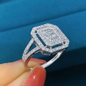 Bague de fiançailles personnalisée en or blanc 14K avec diamant de laboratoire taille baguette bagues fines en diamant de laboratoire pour femmes - Product Image 6