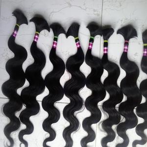 Cabello a granel ondulado de cuerpo indio crudo negro natural | 100% cabello humano Remy Virgen sin procesar | Venta al por mayor y suministro directo de fábrica - Product Image 4