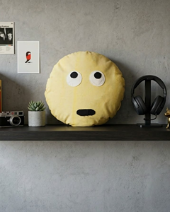 Cojín Decorativo de Lujo con Diseño de Cara Amarilla, Divertido y Suave, para Cama, Sofá, Niños y Adolescentes, Decoración del Hogar - Product Image 1