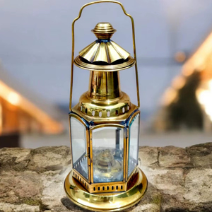 Petite lanterne de style vintage, idéale pour offrir en cadeau, pour les fêtes de pendaison de crémaillère, les hôtels, les restaurants et l'utilisation quotidienne en cuisine, en provenance d'Inde - Product Image 1