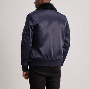 Blouson aviateur bleu marine pour homme, col en fausse fourrure noire, fermeture éclair intégrale, poche utilitaire sur la manche, finition brillante, vêtement urbain élégant, bomber - Product Image 6