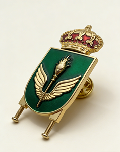 Insignia Esmaltada Personalizada Chapada en Oro con Diseño de Corona y Alas |   Insignia Metálica de Recuerdo con Fijación de Tornillo para Uniformes - Product Image 3