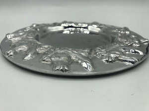 Grands sous-verres en métal de qualité supérieure avec un design élégant, parfaits pour les dessus de table d'hôtel et de restaurant, articles de fournitures pour la maison - Product Image 4