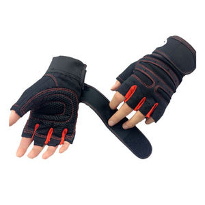 Guantes de fitness de entrenamiento deportivo con logotipo personalizado profesional Nuevo diseño Guantes de levantamiento de pesas de gimnasio para hombres con materiales de silicona de cuero - Product Image 3