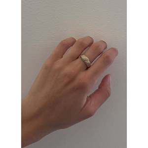 Vintage 18k Diamond <b>Ring</b> Elegant and Luxurious Jewelry Piece - Product Image 3