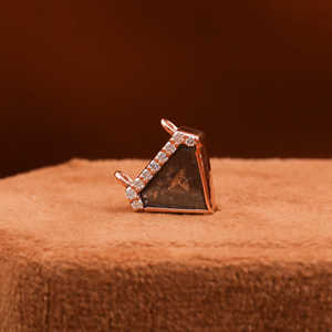 Chaîne de pendentif personnalisée en forme de diamant en or massif 18KT cultivé en laboratoire pour toutes les occasions, y compris les fiançailles pour les femmes - Product Image 1