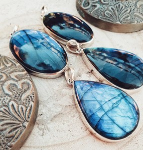 สร้อยคอลาบราดอไรต์สีรุ้งทำด้วยมือจี้หยดน้ำเครื่องประดับ Boho สำหรับผู้หญิงหินบำบัดทางจิตวิญญาณ - Product Image 4