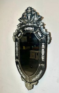 Miroir vénitien gravé avec un blason orné rubis - Product Image 3