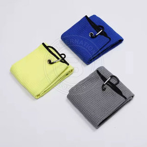 Serviette de golf gaufrée résistante aux intempéries avec anneau métallique antirouille pour équipement d'entraînement en extérieur - Product Image 2
