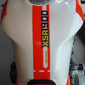 Adesivo per serbatoio moto 3D compatibile con Yamaha XSR 900 2022-25 adesivi per moto legenda rossa - Product Image 2