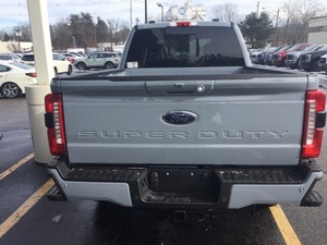 Ford F-350SD LARIAT 4X4 Crew Cab SUV d'occasion 2024, conduite à gauche, cuir, transmission automatique, moteur 8 cylindres, occasion - Product Image 6