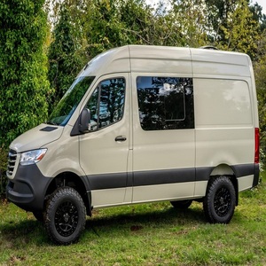 Le plus cool des Sprinter 2500 4x4 Fre-ig-ht-li-ner de 2021 - Product Image 1