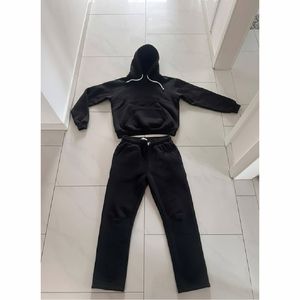 Conjunto Deportivo Elegante para Hombre, Sudadera y Pantalones Cómodos, Alta Calidad, Suaves y Duraderos, Ideales para Gimnasio y Actividades al Aire Libre - Product Image 1