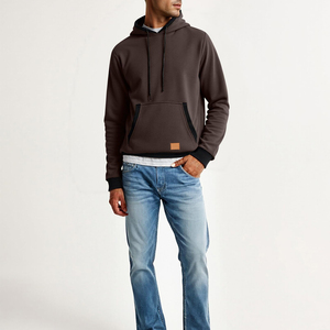 Sweat à capuche lourd pour homme fabriqué à partir de tissu polaire dense couche extérieure lisse coupe moderne idéal pour les tenues d'automne et d'hiver - Product Image 4