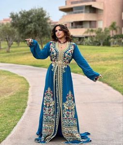 Broderie élégante et élégante sur une belle robe caftan avec des perles de verre cristal embellies, pierre, séquence, dabka work @ 2024 - Product Image 1