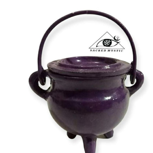 Caldero decorativo de hierro en tono cobre con una base redonda y desplazamiento de hojas, ilustrando llamas para una exhibición mística dramática - Product Image 6