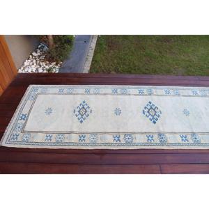 Alfombra Turca Vintage de 2.8x9.3 pies (84x282 cm), Alfombra a Rayas Azules y Blancas - Product Image 5