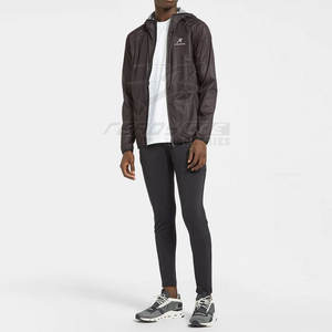 Chaqueta deportiva para hombre con cuello alto y bolsillos con cremallera para entrenar o trotar, chaqueta de entrenamiento repelente al agua para hombre - Product Image 3