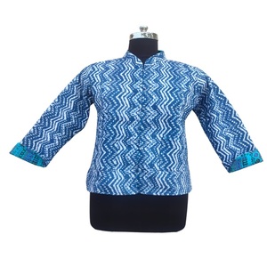 แจ็กเก็ตผ้านวมพิมพ์ลายดอกไม้แบบย้อนกลับได้สำหรับผู้หญิงวินเทจผ้าควิลท์ชัยปุระแจ็คเก็ตผ้านวมแฮนด์เมด - Product Image 2