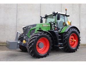 Tracteur agricole Fendt 4x4 avec cabine fermée roues rouges - Product Image 5