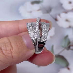 Bague en diamant de laboratoire 2.00ctw, forme double unique ronde et émeraude, D-E-F VVSVS, pour les passionnés de bijoux - Product Image 2
